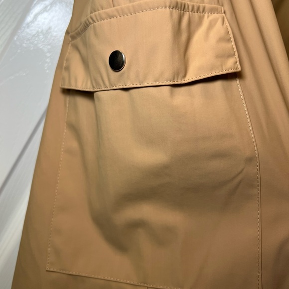 Relaxed Tan Cargo Pants with Elastic Waist - Picture 3 of 4